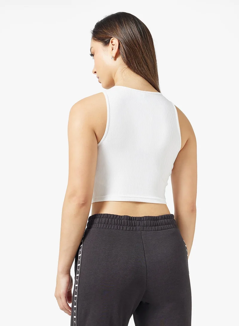 بوما تيشيرت قصير مضلع أساسي لخزانة ملابسك